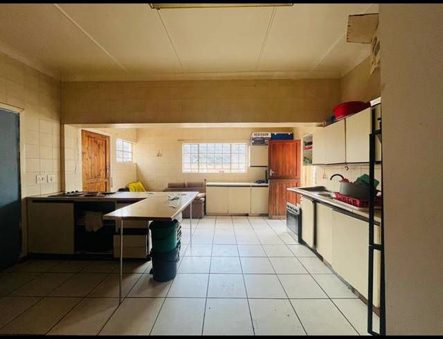 5 BEDROOM HOUSE FOR SALE IN KEMPTON PARK EXT 02